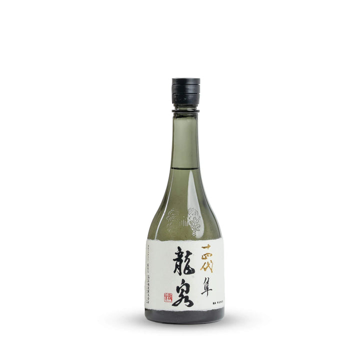 Juyondai Ryusen Front View with Original Presentation Box. The Crown Jewel of Sake. Authentic from TRIPLEMERI.